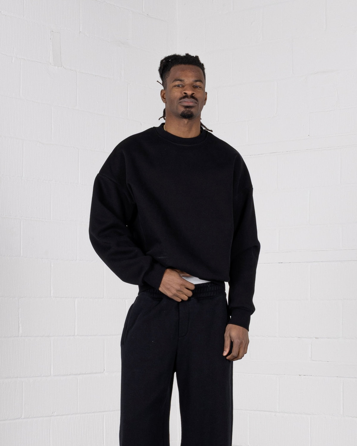 Sculpt Sweatshirt - Carbon Black campaign image 1
