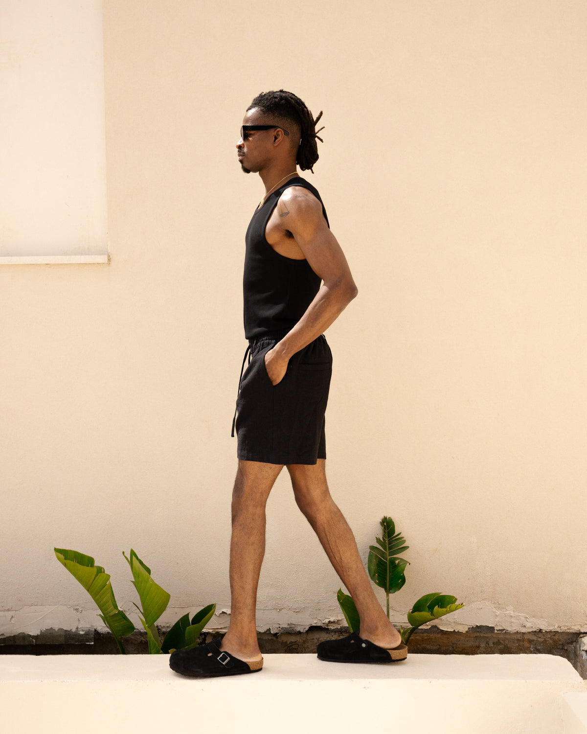 Linen Short - Black campaign image 4
