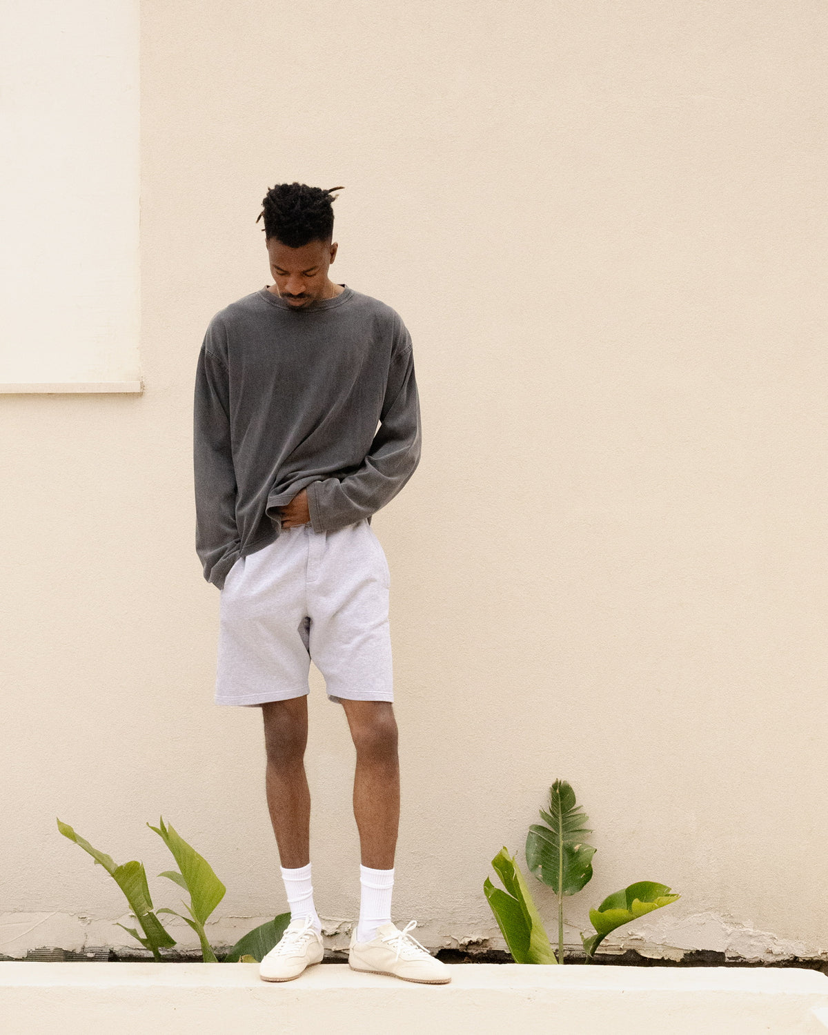 Cropped Long Sleeve T-Shirt - Vintage Black campaign image 2