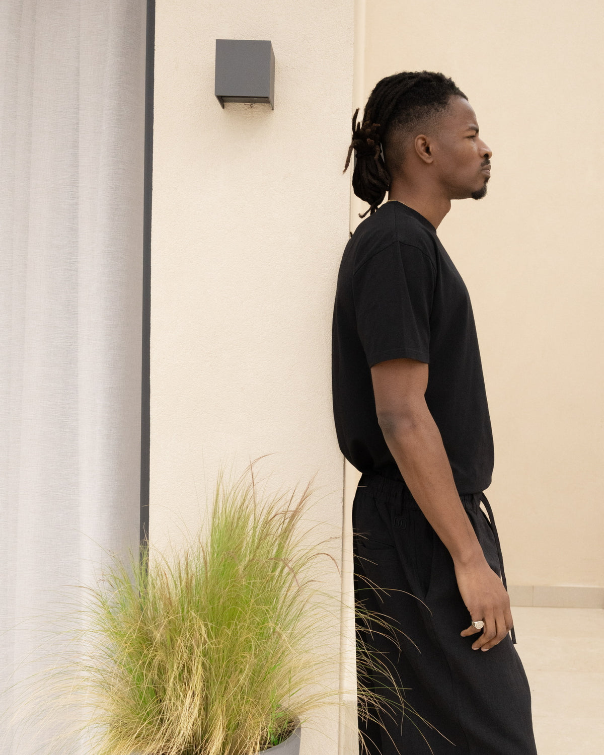 Tailored T-Shirt - Black campaign image 3