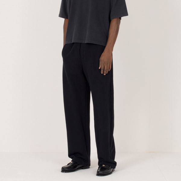 Relaxed Sweatpant - Black — Cropped 45°