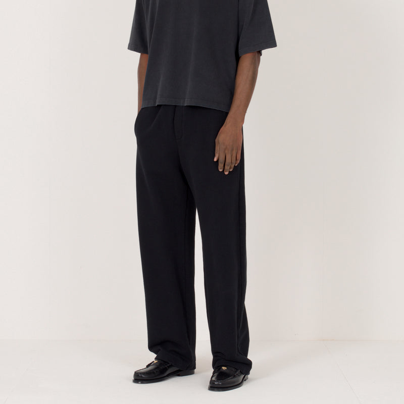 Relaxed Sweatpant - Black — Cropped 45°