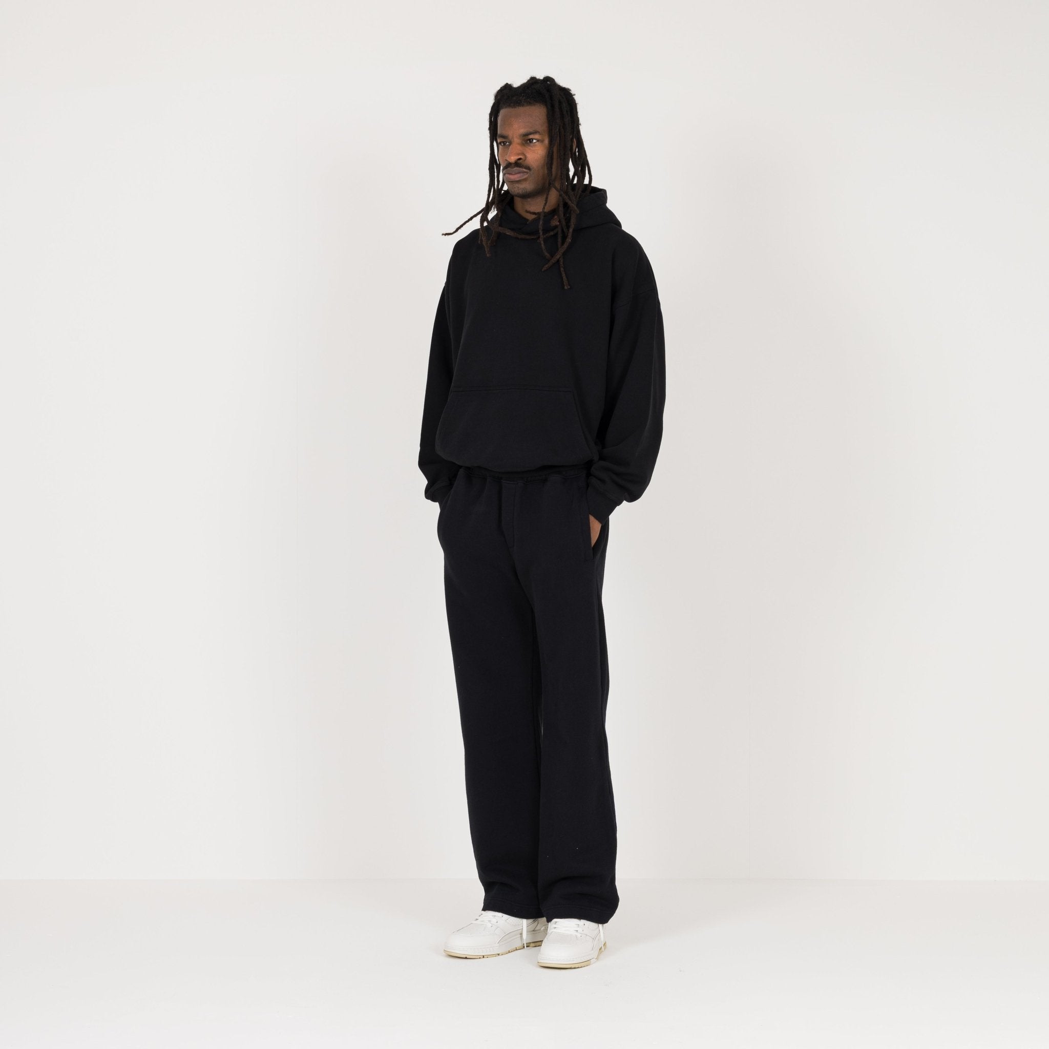 relaxed-sweatpant-black-