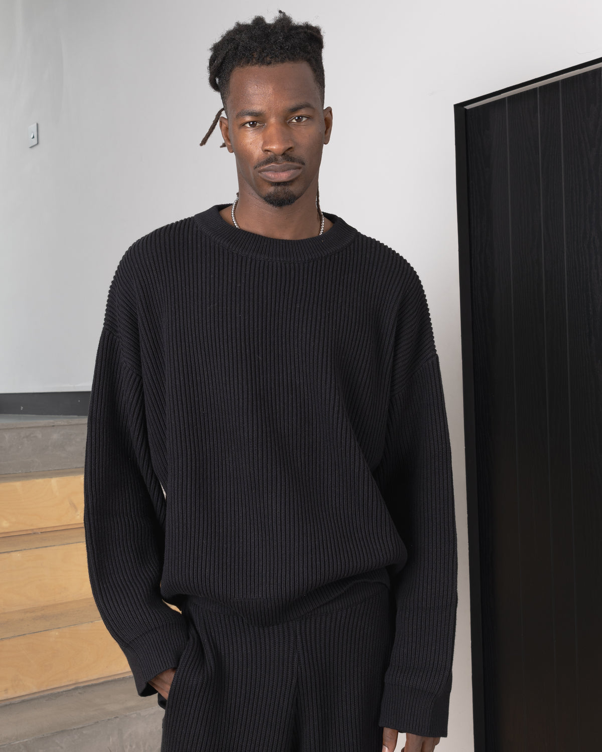 Ribbed Sweatshirt - Black campaign image 1